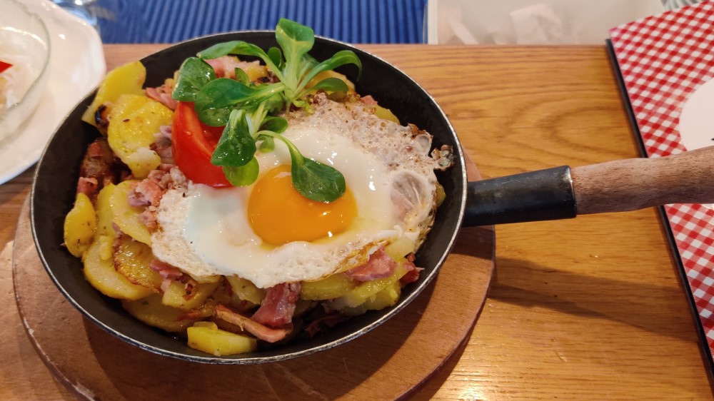 Tiroler Gröstl als Oostenrijkse lunch.